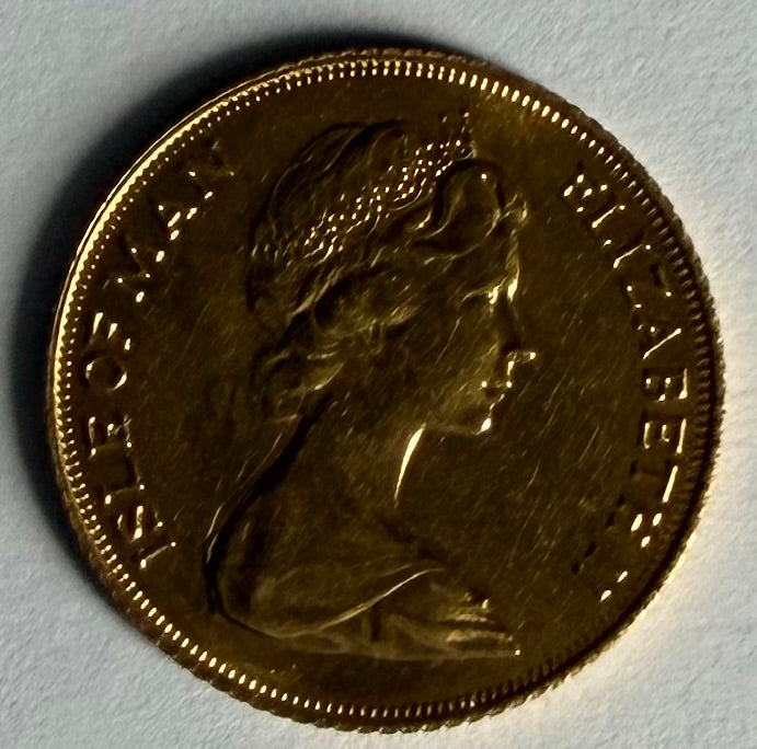 1973 1/2 Sovereign - Elizabeth II Viking Warrior Gold Coin
